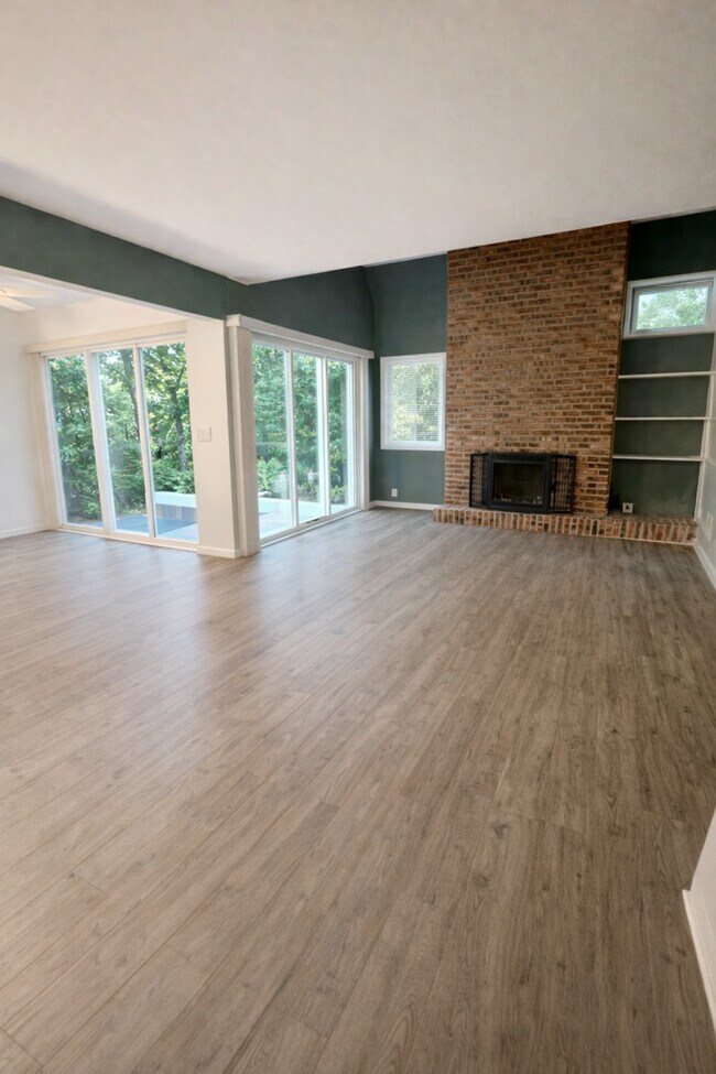 Building Photo - 3349 Beacon St