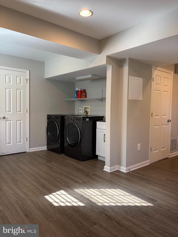 Building Photo - 9830 Meadow Valley Dr