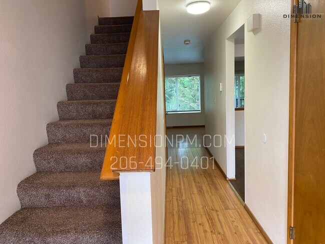 Building Photo - 5823 Fleming St