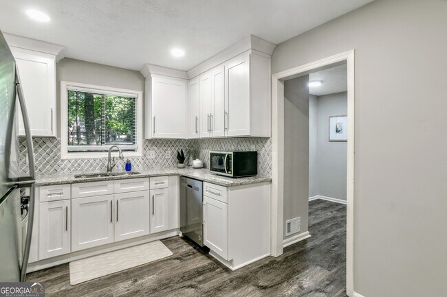 Building Photo - 85 Wilhelmina Dr