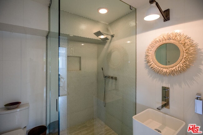 Building Photo - 29225 Cliffside Dr