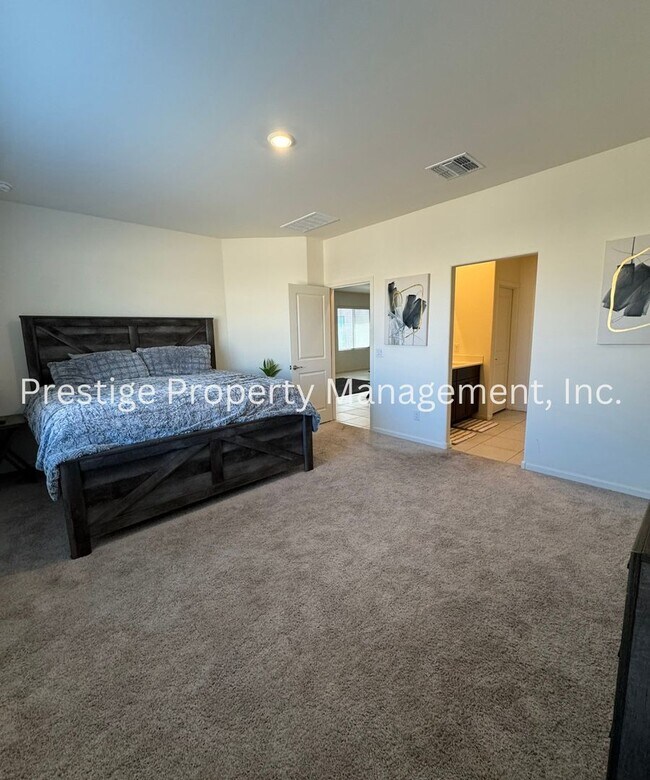 Building Photo - 3/2 Lovely Southwest Home With an Open Layout