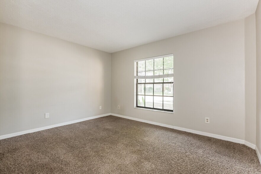 Building Photo - 1440 Tiverton Dr