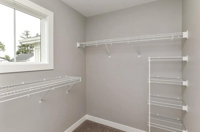 Building Photo - Beautiful Newer Home in West Des Moines