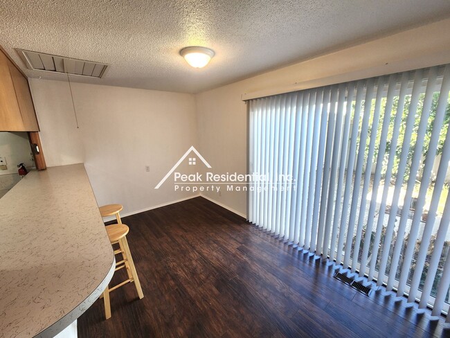 Building Photo - Spacious Arden Area 3bd/2ba Duplex with Garage