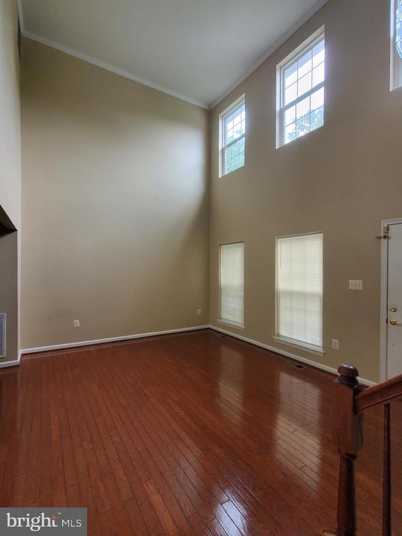 Building Photo - 9750 Granary Pl