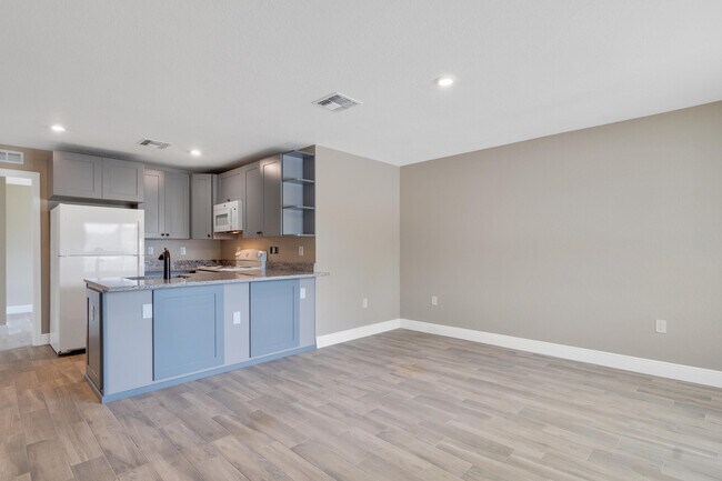 Building Photo - 1106 Avenue E