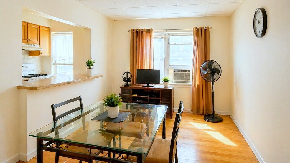 Building Photo - 61 Broadway