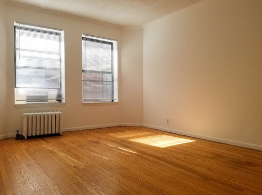 Building Photo - 1060 W Granville Ave