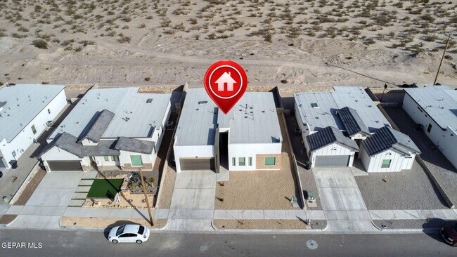 Building Photo - 244 Farnborough St