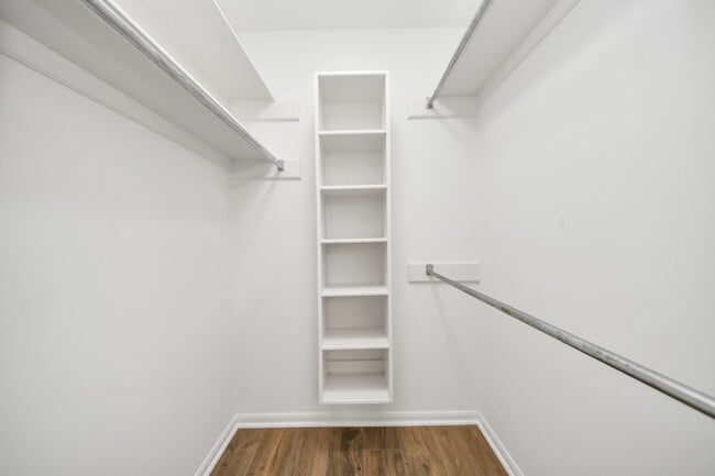 Building Photo - 8006 Oakington Dr