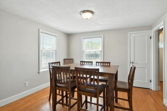 Building Photo - 1118 Boston Rd