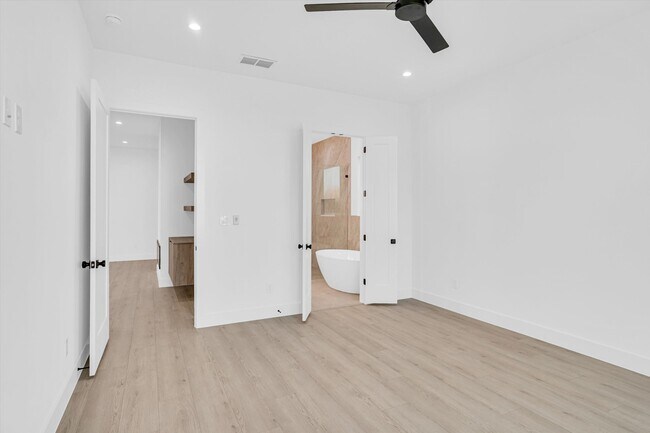 Building Photo - 1711 Nomas St