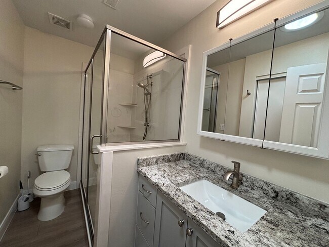 Building Photo - SPACIOUS REMODELED HOME FOR RENT!
