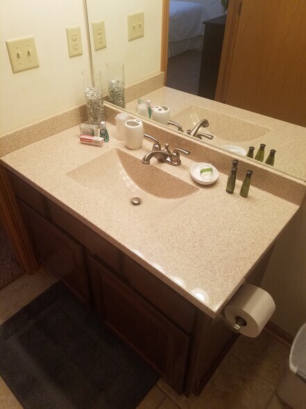 Building Photo - 2309 Deer Park Dr