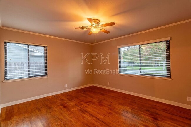 Building Photo - 1056 Cameron Way