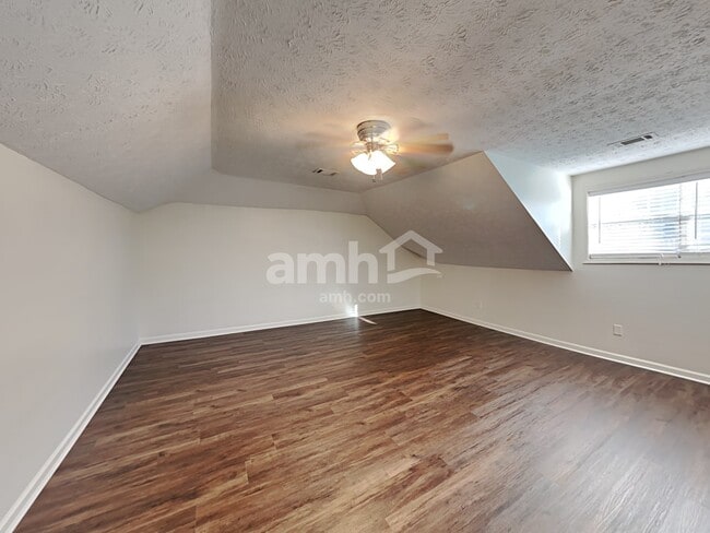 Building Photo - 2860 Cove Crossing Dr