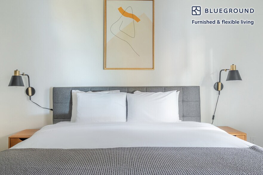 Building Photo - 141 Wellesley Cres