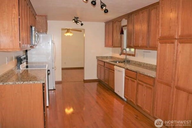 Building Photo - 3Bd/2Ba Kent House