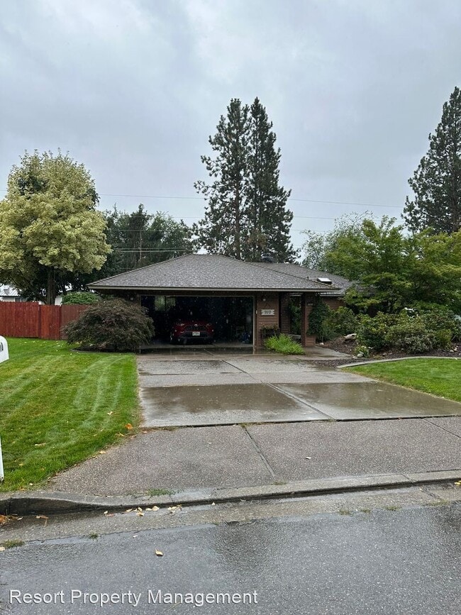 Primary Photo - 3 br, 2 bath House - 910 E Loch Maree Dr