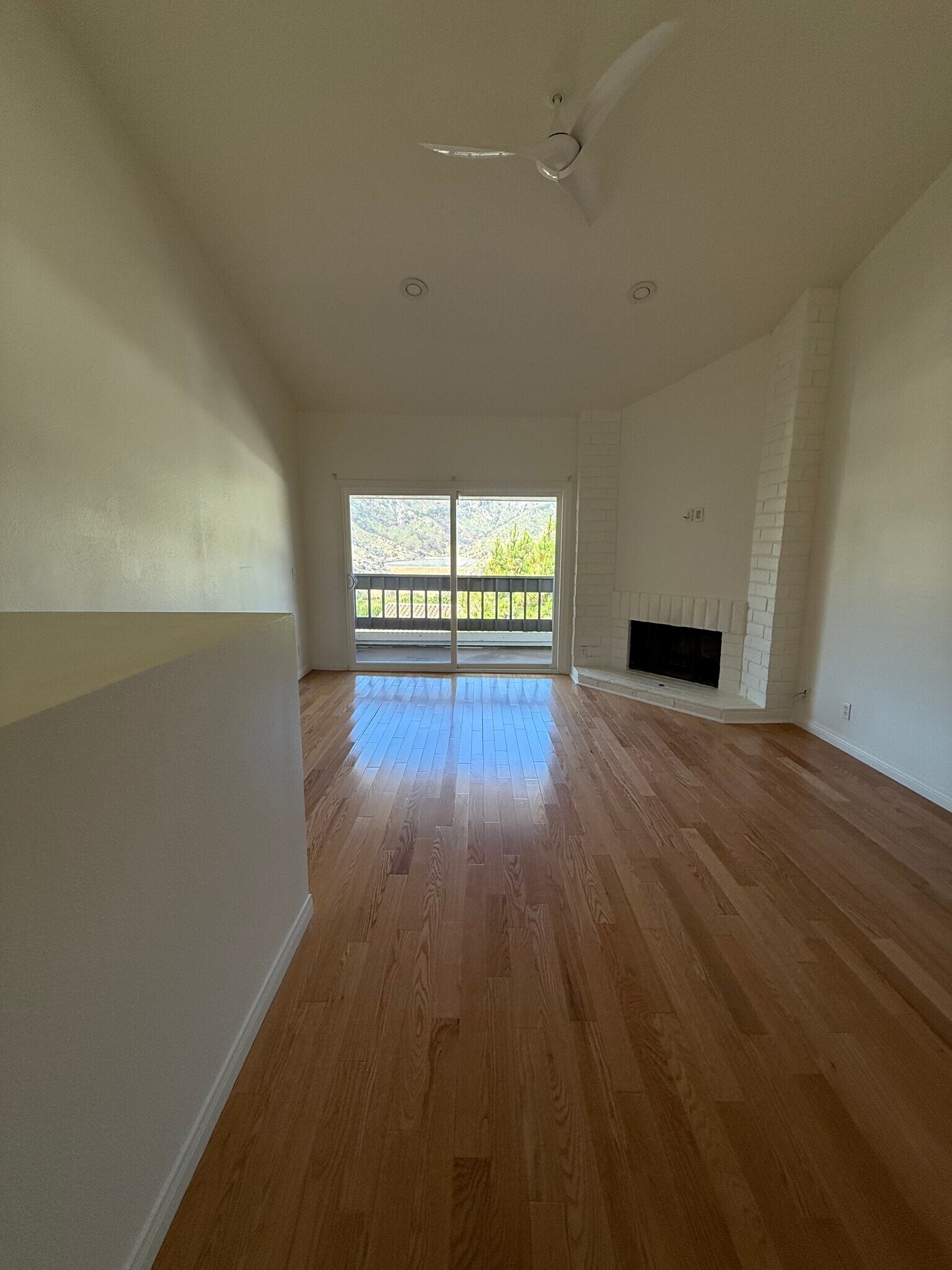Building Photo - 1758 Palisades Dr