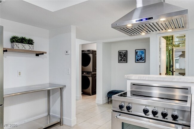 Building Photo - 945 Vegas Valley Dr