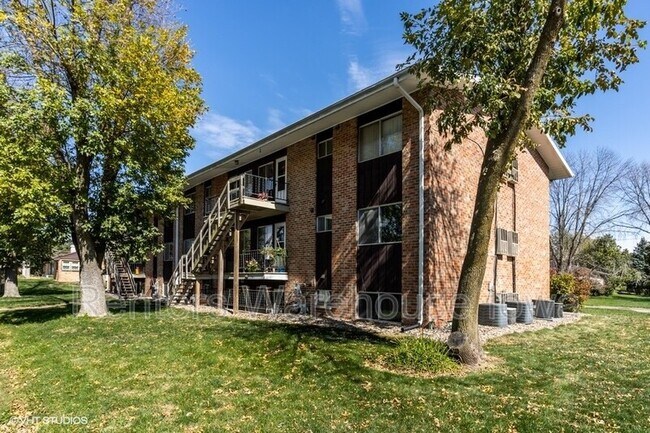 Building Photo - 1003 Parkway Dr