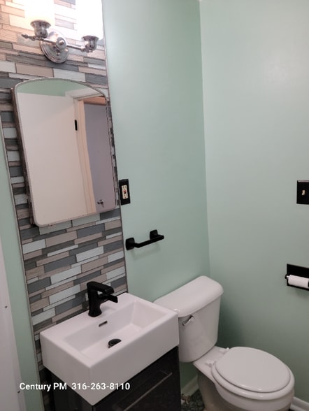 Building Photo - 5941 E Bellaire Ave