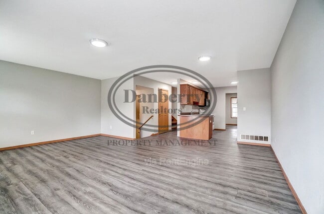 Building Photo - 1115 N Byrne Rd