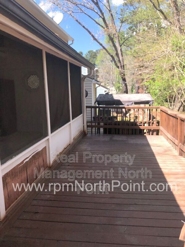 Building Photo - 676 Anderson Walk