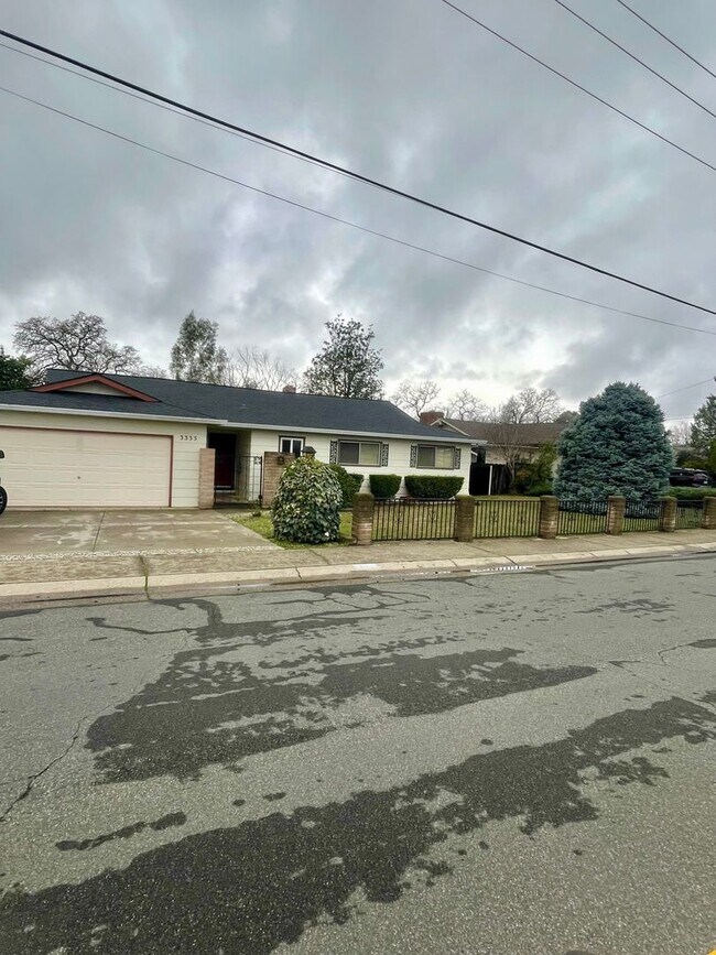 Building Photo - CHARMING 3 BED 2 BATH HOUSE WITH NEW HVAC, ROOF & LARGE FENCED BACKYARD