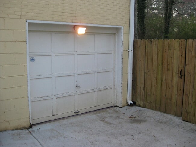 Building Photo - 1205 Ogilvie Dr NE