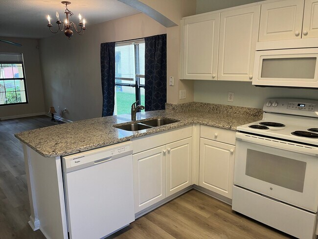 Building Photo - 975 Luminary Cir