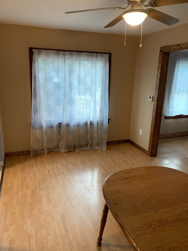 Building Photo - 2 Bedrooms  & 1 Bathroom - West side of Barberton