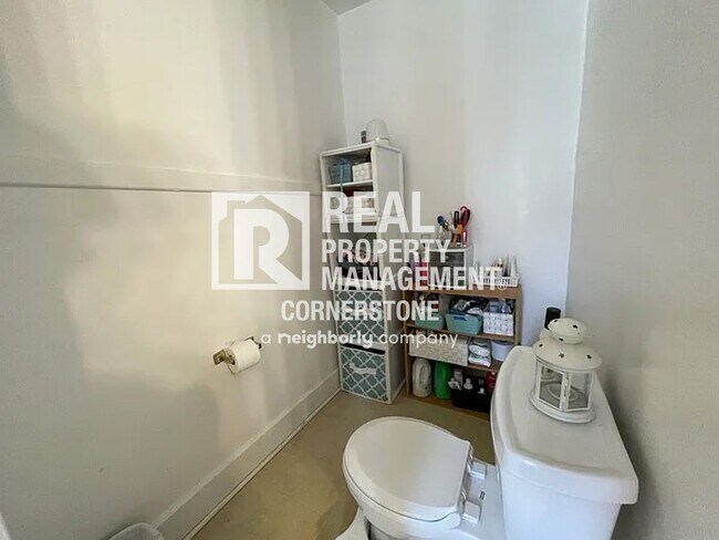 Building Photo - 808 W Kalamazoo Ave