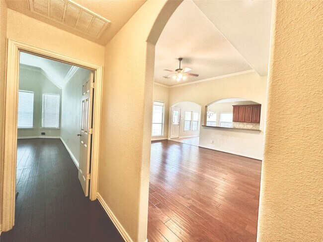 Building Photo - 26223 Longmont Park Ln