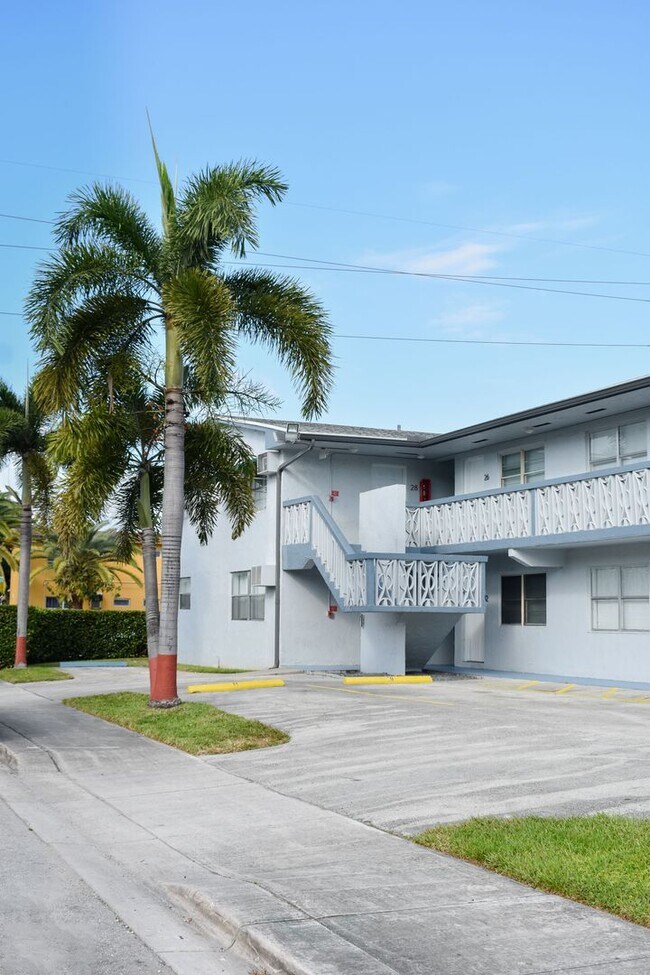 Building Photo - For Rent 1/1 for $1,550 near Miami Interna...