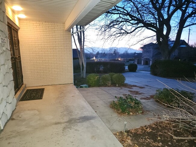 Building Photo - Beautiful 5 Bd 3.5 Ba Home in Holladay