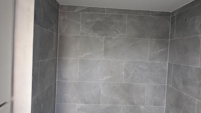 Building Photo - 716 Main St