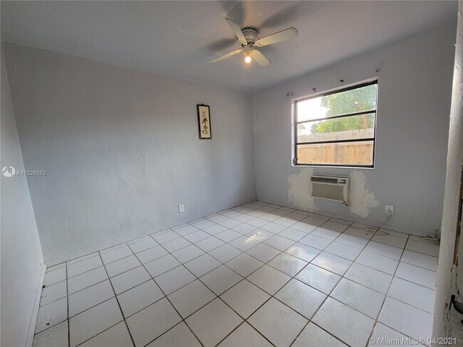Building Photo - 2118 N 19th Ave