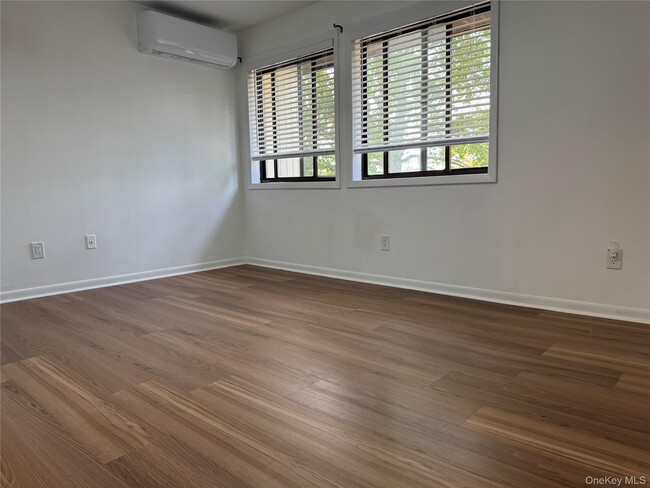 Building Photo - 6 Charlotte Mews