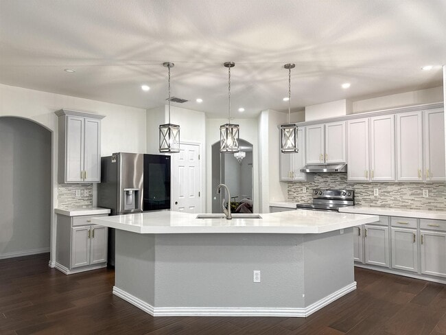 Building Photo - 3128 Rosco Dr