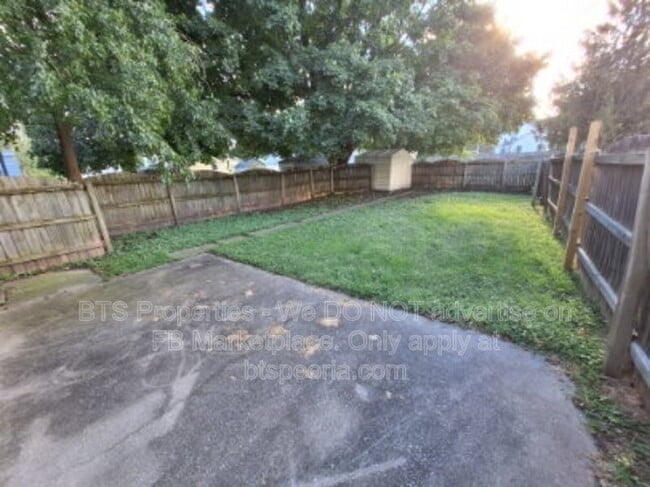 Building Photo - 114 S Cedar St