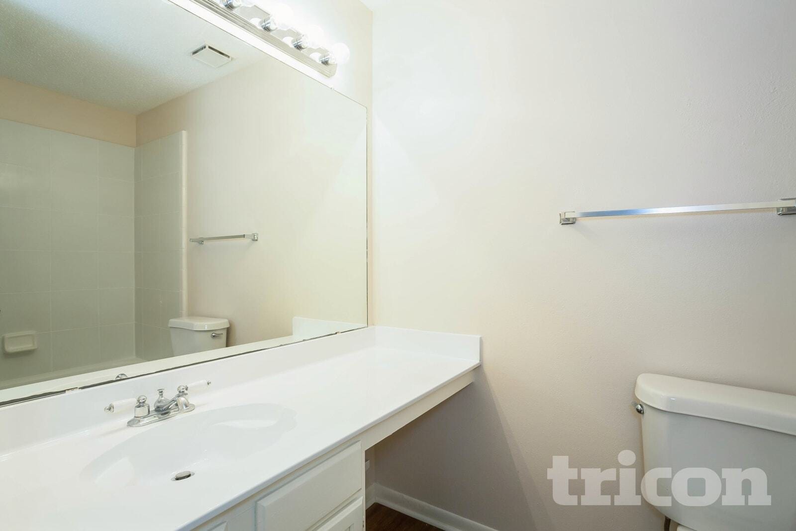 Building Photo - 18139 Lake Bend Dr