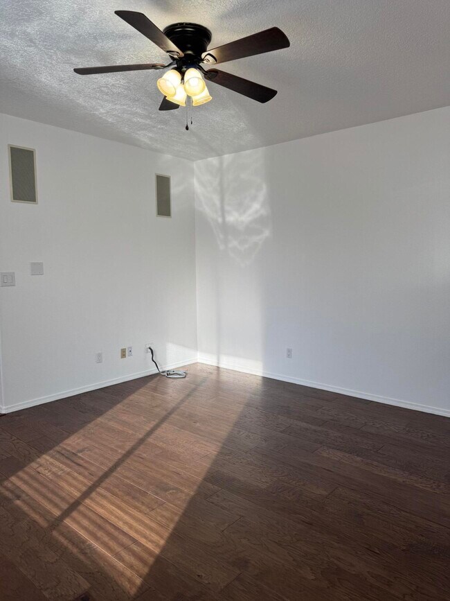 Building Photo - 9700 Lagrima De Oro Rd NE