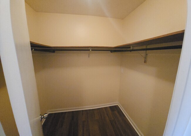 Building Photo - 5727 Lexington Dr