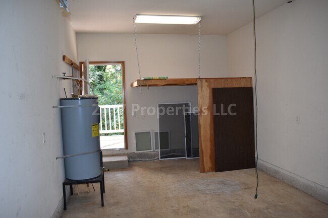 Building Photo - 90 Alder St