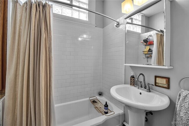 Building Photo - 370 Bryant St