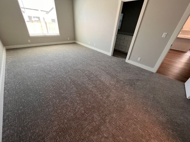 Building Photo - Brand new 3 bedroom home In South Springfi...