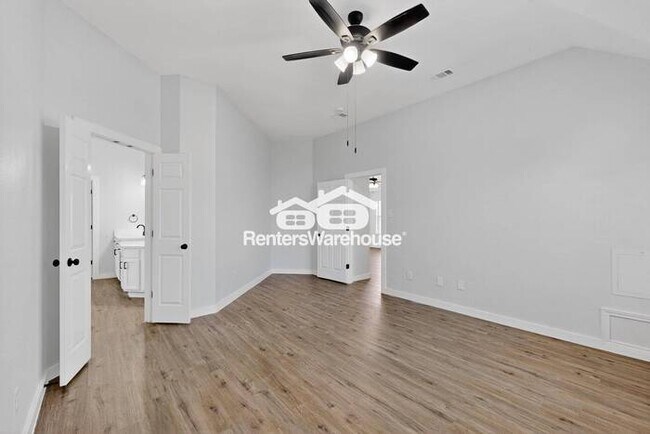 Building Photo - MOVE IN READY Denton Home